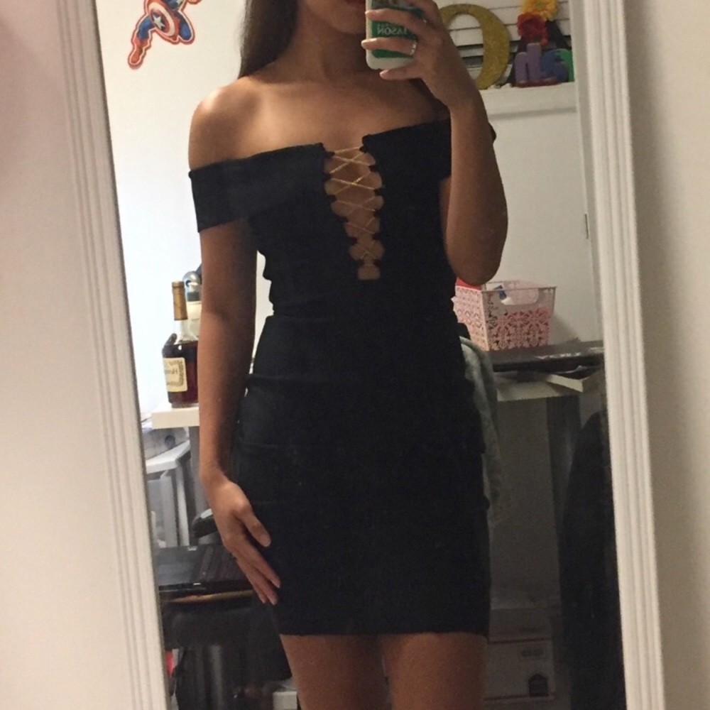 black dress price not negotiable - Picture 1 of 2